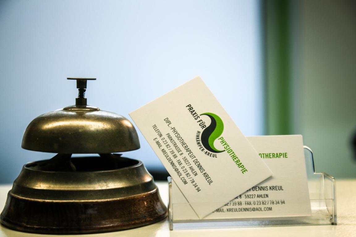 Klingel und Empfang der Praxis für Physiotherapie Hinkämper-Kreul